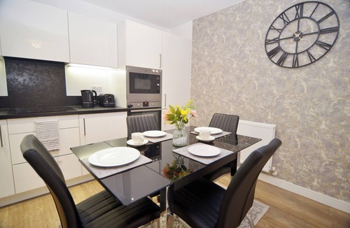 Royal Docks Apartment | Apartment - Sleeps 5 & pets allowerd