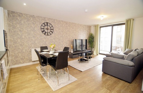 Royal Docks Apartment | Apartment - Sleeps 5 & pets allowerd