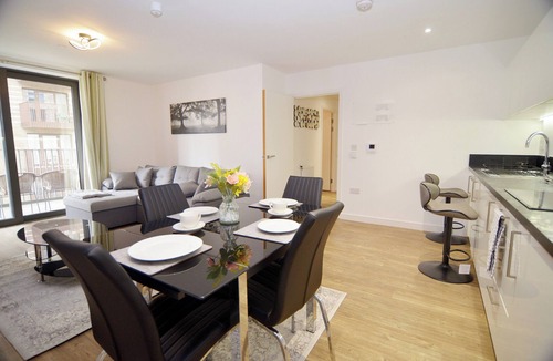 Royal Docks Apartment | Apartment - Sleeps 5 & pets allowerd