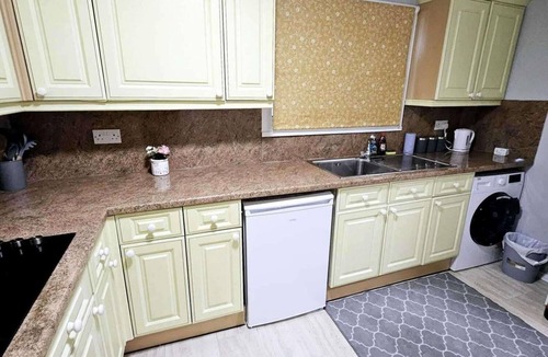 Southsea Apartment | Apartment - Sleeps 6 - Self Check In - Beach Close