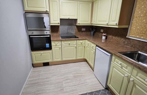 Southsea Apartment | Apartment - Sleeps 6 - Self Check In - Beach Close