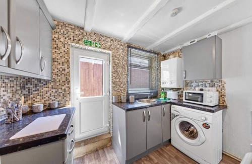 Chatham Apartment | Apartment Sleeps 7 with Free Parking