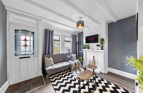 Chatham Apartment | Apartment Sleeps 7 with Free Parking