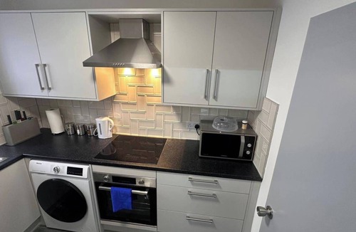 Dagenham Apartment | Apartment - Sleeps 4 - City Base - District Line