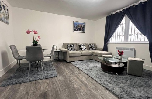 Dagenham Apartment | Apartment - Sleeps 4 - City Base - District Line