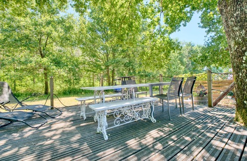 Bergerac Apartment | Apartment 'Stag' with Shared Pool, Wi-Fi and Air Conditioning