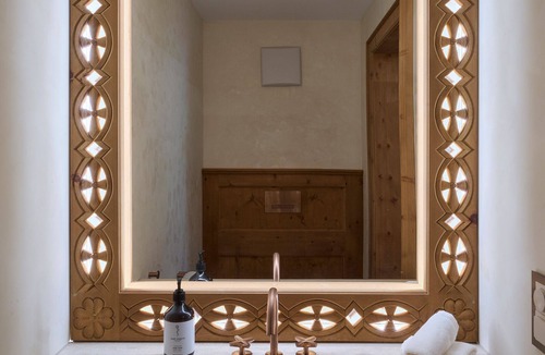 Klosters Platz Apartment | Apartment 'Steinbock' with Mountain View, Balcony and Wi-Fi