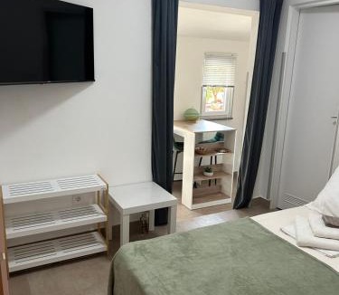 Gregovica Apartment | Apartment Studio Rosi 2, Peaceful Stay in Pula, Free Parking