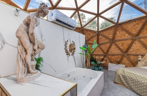 Canyelles Apartment | Apartment 'Suite Atrium Bubble' with Private Terrace, Wi-Fi and Air Conditioning