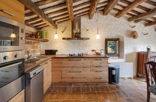 Castelltercol Apartment | Apartment 'Suite' with Mountain View, Shared Pool and Wi-Fi