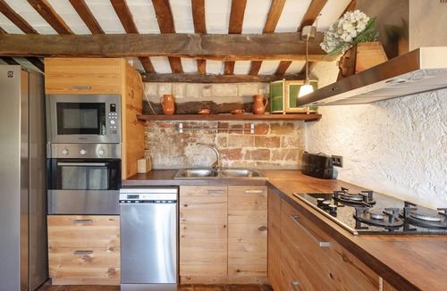 Castelltercol Apartment | Apartment 'Suite' with Mountain View, Shared Pool and Wi-Fi