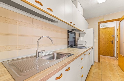 Santa Pola Apartment | Apartment 'Sunflower Siroco' with Balcony, Wi-Fi and Air Conditioning