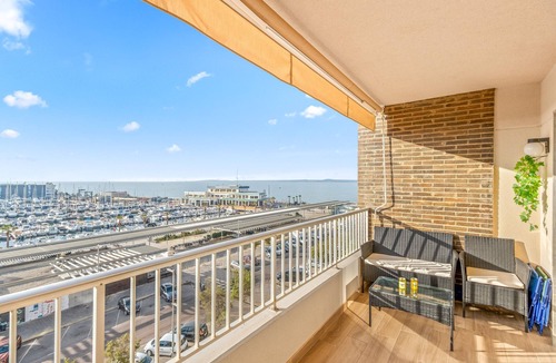 Santa Pola Apartment | Apartment 'Sunflower Avenida' with Sea View, Balcony and Wi-Fi
