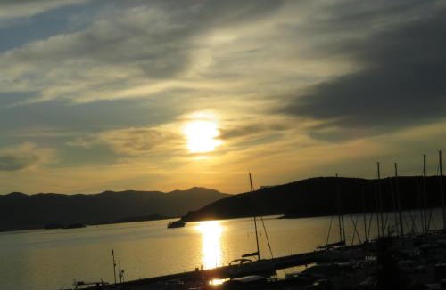 Cove Tri Zala (Zrnovo) Apartment | Apartment Sunrise