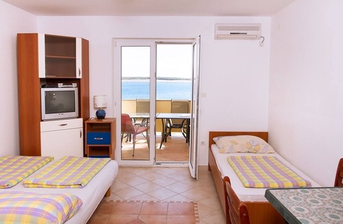 Povljana Apartment | Apartment Super - 50 m from pebble beach: A6 Anja - 2.kat(2+2) - Povljana, Island Pag, Croatia