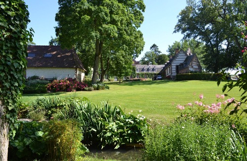 Maisnieres Apartment | Apartment-Superior-Ensuite with Bath-Garden View