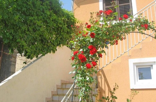 Prvic Luka Apartment | Apartment Svjetlana, (11662), Prvic Luka, hr