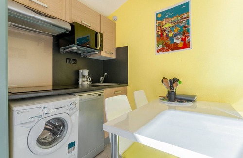 La Croix-Valmer Apartment | Apartment 'Sylvabelle' with Sea View, Shared Pool and Private Terrace