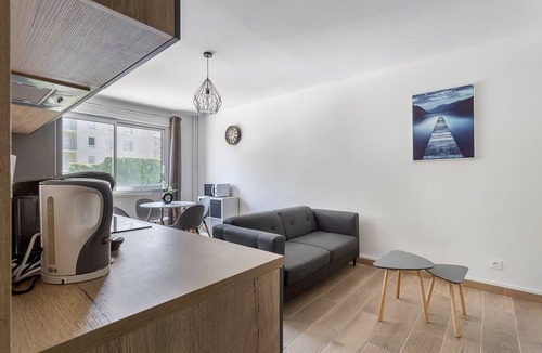 La Demi - Lune Apartment | Apartment T2 quiet - 10min from Lyon - Parking