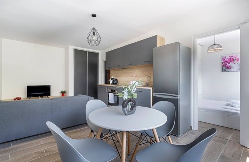 La Demi - Lune Apartment | Apartment T2 quiet - 10min from Lyon - Parking