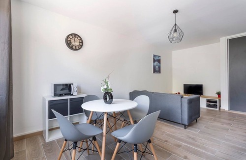 La Demi - Lune Apartment | Apartment T2 quiet - 10min from Lyon - Parking