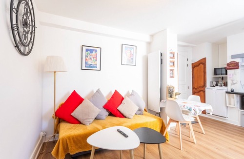 Salies-de-Bearn Apartment | Apartment 'T2 Océane' with Wi-Fi
