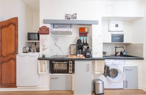 Salies-de-Bearn Apartment | Apartment 'T2 Océane' with Wi-Fi