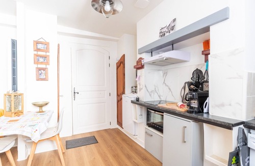 Salies-de-Bearn Apartment | Apartment 'T2 Océane' with Wi-Fi