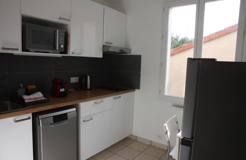 Pont Rousseau Apartment | Apartment T3 RIOM (60m²) separate kitchen