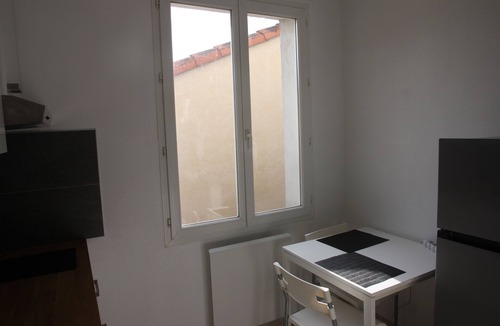 Pont Rousseau Apartment | Apartment T3 RIOM (60m²) separate kitchen