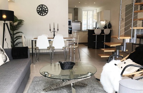 Aix-les-Bains Apartment | Apartment T4 Christina, panoramic view of the lake, near the city center, fully equipped.