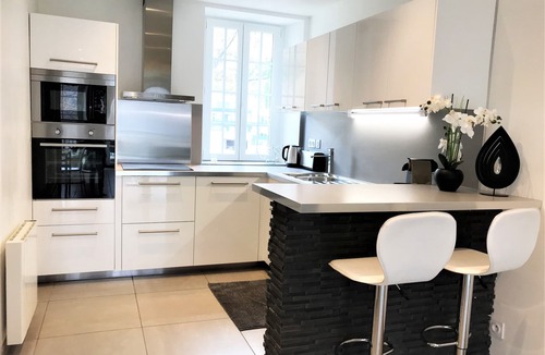 Aix-les-Bains Apartment | Apartment T4 Christina, panoramic view of the lake, near the city center, fully equipped.