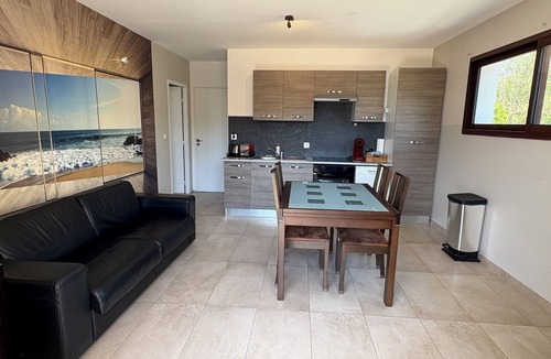 Laverune Apartment | Apartment Terrace over swimming pool
