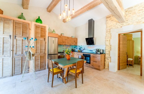 Malaucene Apartment | Apartment 'Tilleul Enchanté' with Private Terrace, Private Garden and Air Conditioning