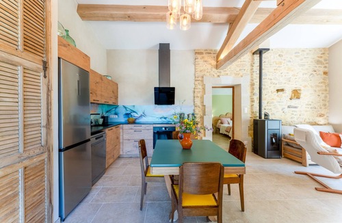 Malaucene Apartment | Apartment 'Tilleul Enchanté' with Private Terrace, Private Garden and Air Conditioning