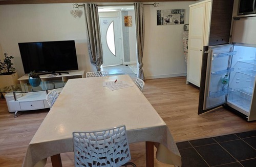 Thezan-les-Beziers Apartment | Apartment 'Top Entre Mer Et Montag' with Private Pool, Wi-Fi and Air Conditioning