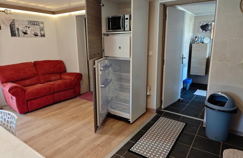 Thezan-les-Beziers Apartment | Apartment 'Top Entre Mer Et Montag' with Private Pool, Wi-Fi and Air Conditioning