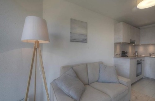Monteiller Apartment | Apartment Topaze by Interhome