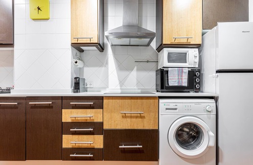 El Pilar Apartment | Apartment 'Torres De Quart Tu Casa' with Balcony, Wi-Fi and Air Conditioning