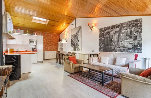 Tremp Apartment | Apartment 'Tremp' with Mountain View, Wi-Fi and Air Conditioning