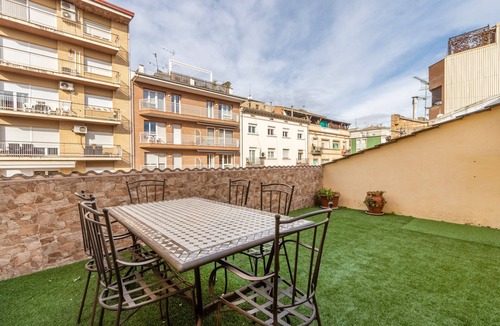 Tremp Apartment | Apartment 'Tremp' with Mountain View, Wi-Fi and Air Conditioning