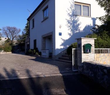 Jadrtovac Apartment | Apartment Tuja