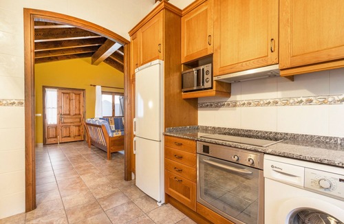 Valle de Lierp Apartment | Apartment 'Turbón' with Mountain Views, Shared Garden and Wi-Fi