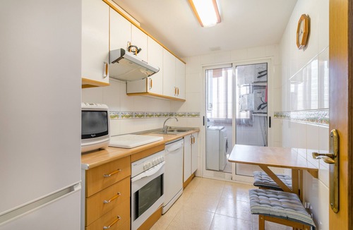 Playa de San Juan Apartment | Apartment 'Urbanización Bulevar Playa' with Shared Pool, Wi-Fi and Air Conditioning