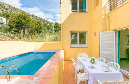Almadraba-Canyelles Apartment | Apartment Velazquez-9 by Interhome