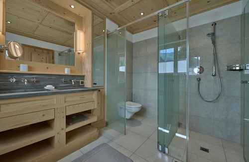 Klosters-Serneus Apartment | Apartment 'Vereina' with Shared Terrace, Balcony and Wi-Fi