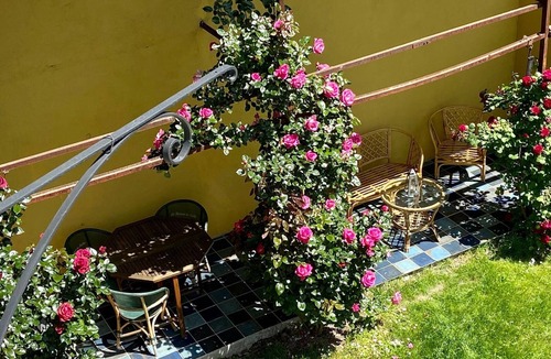 Loches Apartment | Apartment very well located and quiet, the countryside 3 minutes walk from the city center