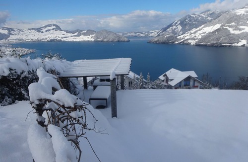 Emmetten Apartment | Apartment Vierwaldstättersee with a breathtaking view and a large garden