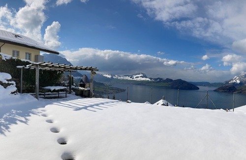 Emmetten Apartment | Apartment Vierwaldstättersee with a breathtaking view and a large garden