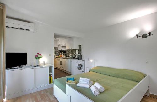 Agno Apartment | Apartment View And Pool - Happy Rentals